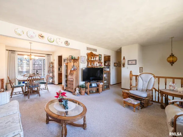 $233,000 | 9522 West Excalibur Court, Mapleton, IL 61547