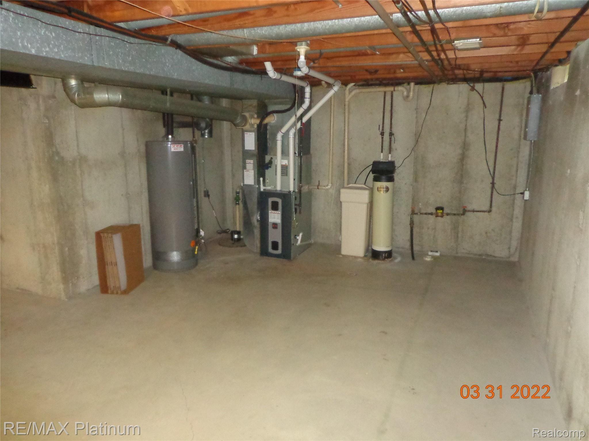 6635 Hatchery Road Waterford, MI 48327 - Photo 24 of 32 DSC03013.JPG