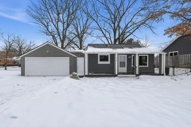 $325,000 | 115 Glenmar Avenue, Mahtomedi, MN 55115