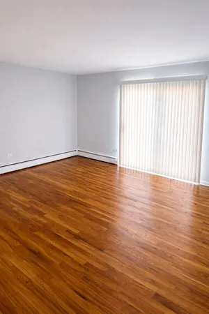 $159,995 | 8828 North Leslie Lane, Unit 1F, Des Plaines, IL 60016