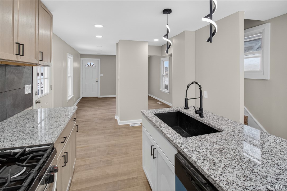 204 East Maple Avenue East Rochester, NY 14445 - Photo 6 of 34