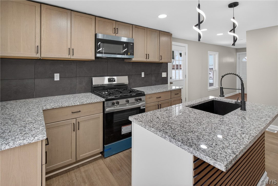 204 East Maple Avenue East Rochester, NY 14445 - Photo 8 of 34