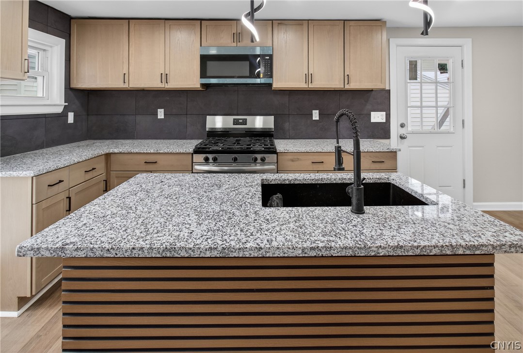 204 East Maple Avenue East Rochester, NY 14445 - Photo 9 of 34