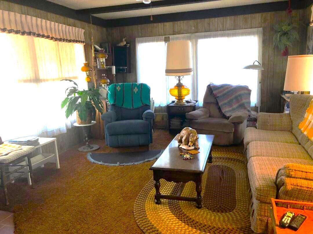14845 Laurel Road La Pine, OR 97739 - Photo 9 of 26 lvng rm lightened