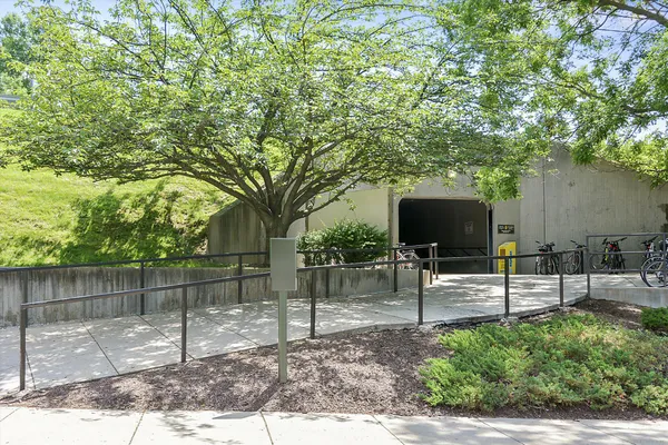 $1,900 | 10201 Grosvenor Place, Unit 817, Rockville, MD 20852