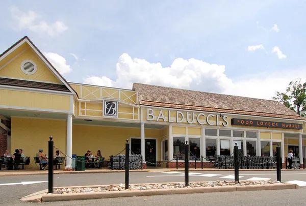 $1,900 | 10201 Grosvenor Place, Unit 817, Rockville, MD 20852