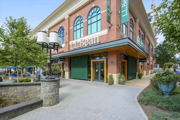$1,900 | 10201 Grosvenor Place, Unit 817, Rockville, MD 20852