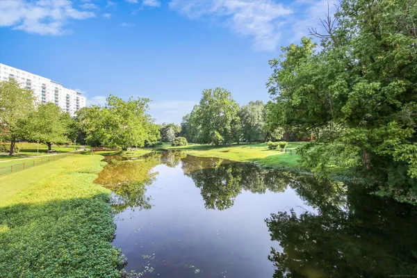 $1,900 | 10201 Grosvenor Place, Unit 817, Rockville, MD 20852
