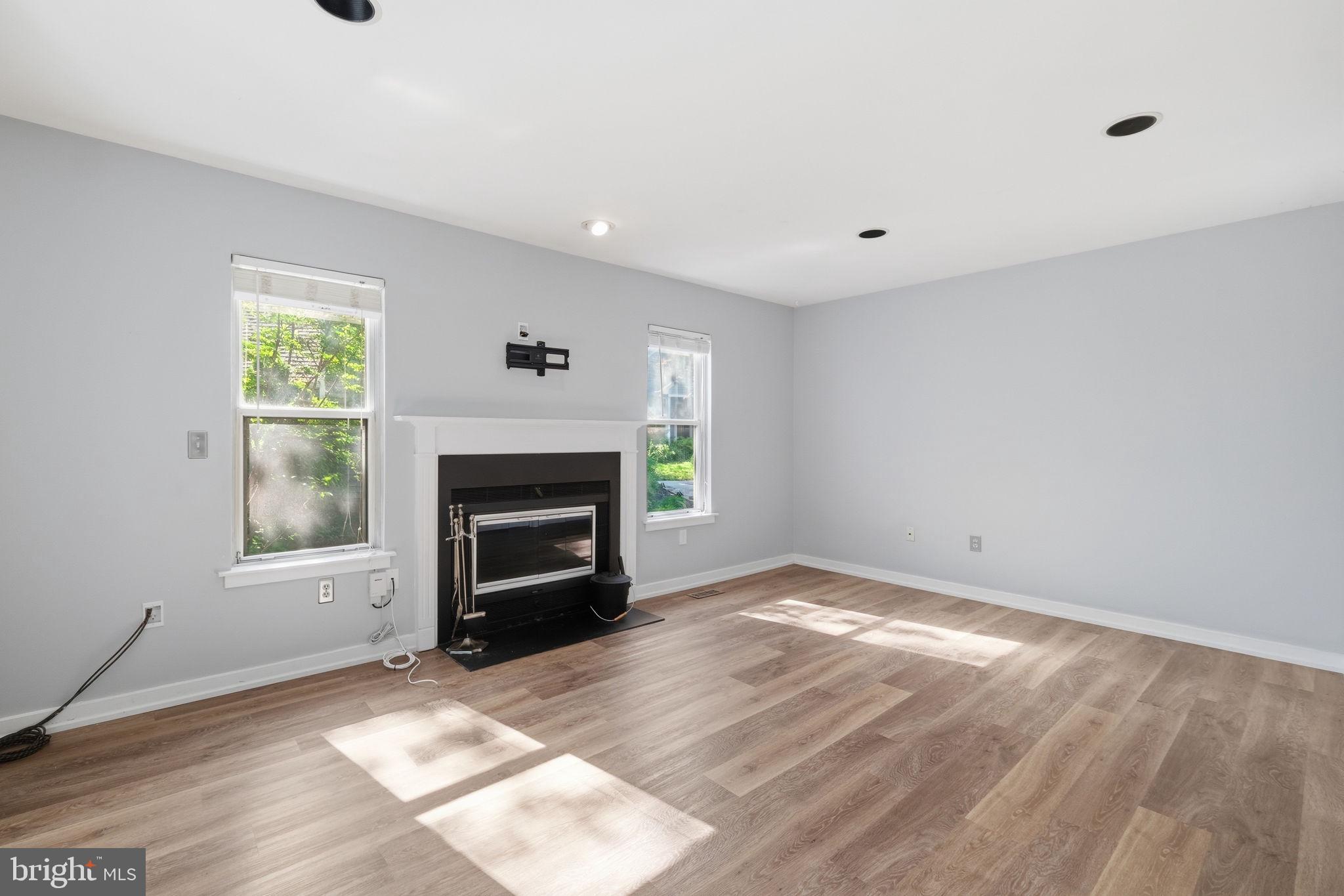 1529 Ritchie Lane Annapolis, MD 21401 - Photo 19 of 35 Bright and airy living space awaits.
