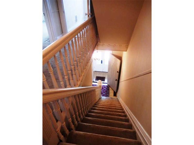 113 Freeport Road Aspinwall, PA 15215 - Photo 8 of 18 Entry/Foyer.