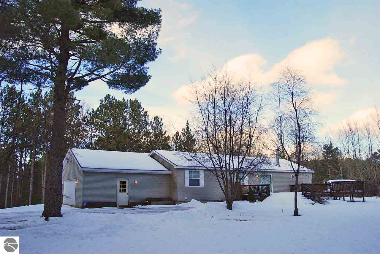 7761 Larson Road South Boardman, MI 49680 - Photo 4 of 29 1779092-3.JPG
