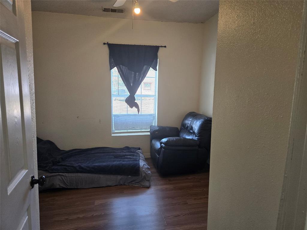 535 Hancock Street Gainesville, TX 76240 - Photo 11 of 22 a living room with a couch and a window