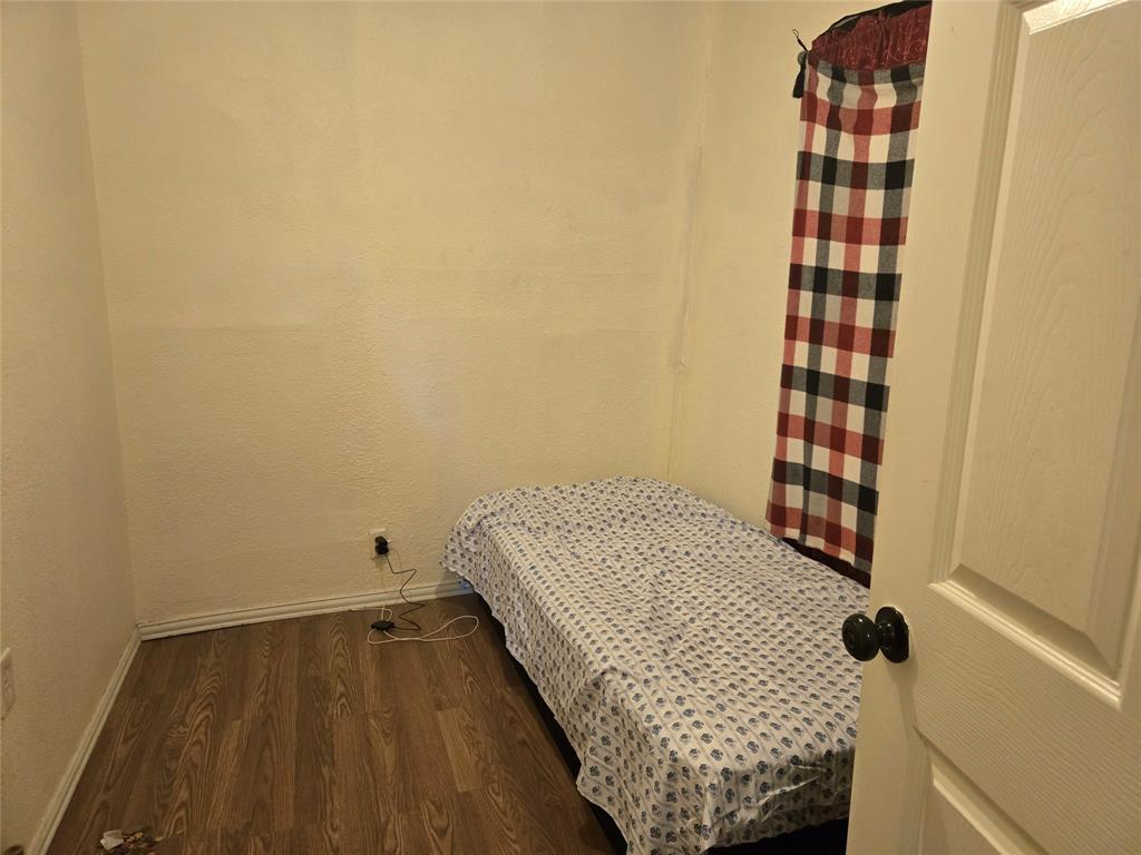535 Hancock Street Gainesville, TX 76240 - Photo 13 of 22 a bathroom with a sink and a shower