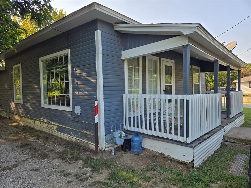 535 Hancock Street Gainesville, TX 76240 - Photo 2 of 22 a view of a house with a yard and deck
