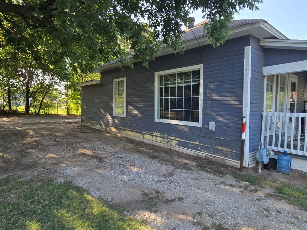 535 Hancock Street Gainesville, TX 76240 - Photo 3 of 22 a view of a house with backyard and trees