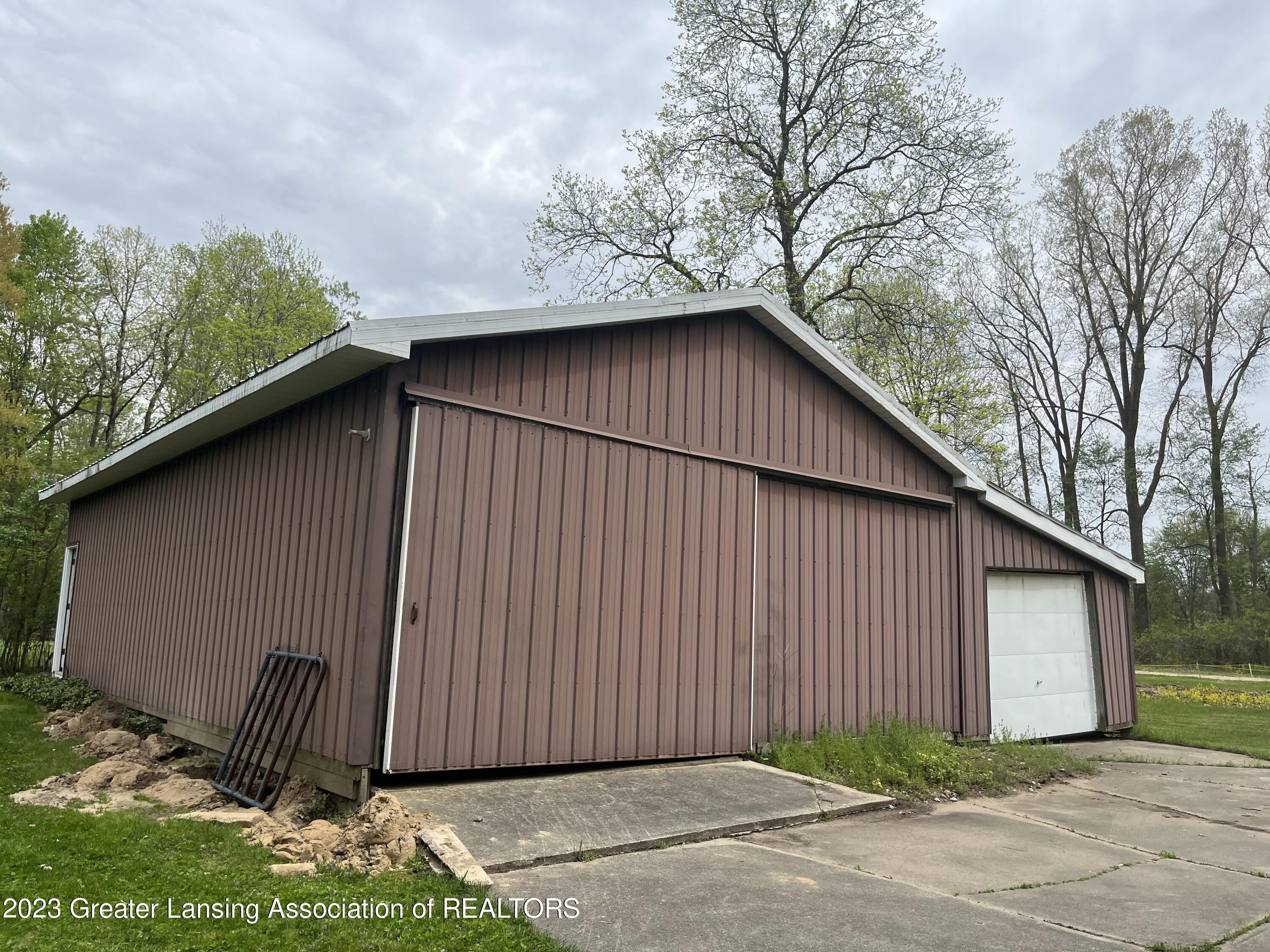 13451 South Beardslee Road Perry, MI 48872 - Photo 45 of 46 Pole Barn closeup