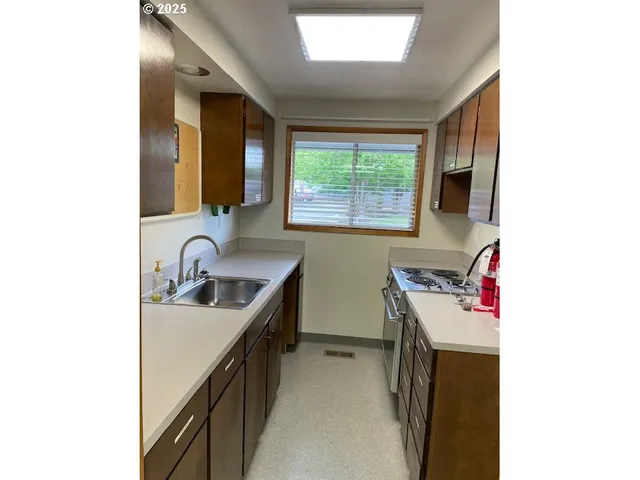 $450,000 | 32 Marion Lane, Eugene, OR 97404