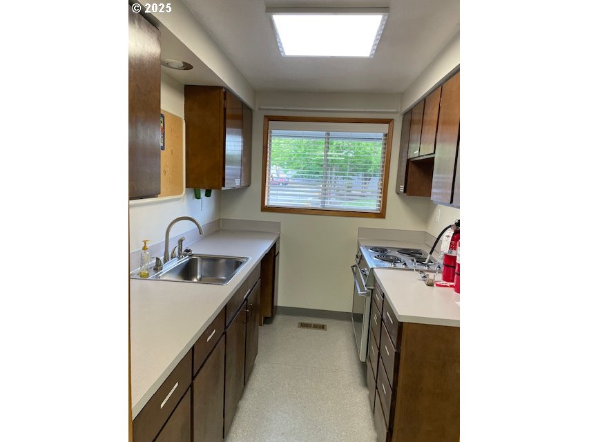 32 Marion Lane Eugene, OR 97404 - Photo 8 of 11