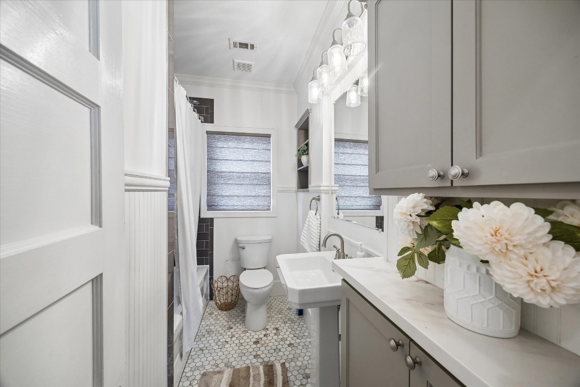 623 Pecore Street Houston, TX 77009 - Photo 11 of 19 a bathroom with a sink a toilet and shower