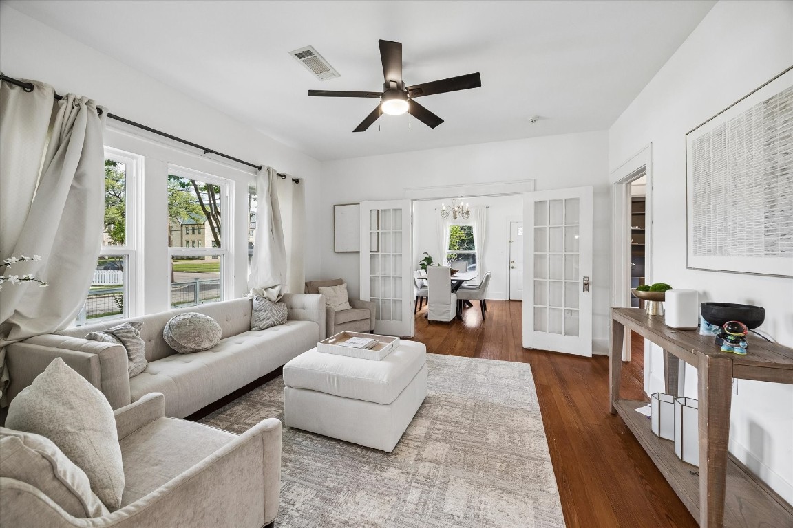 623 Pecore Street Houston, TX 77009 - Photo 4 of 19 a living room with furniture and a large window