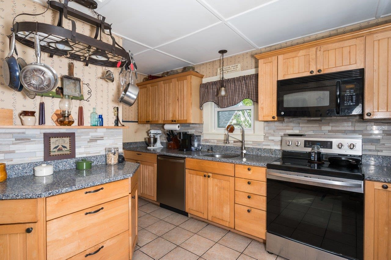 19 Sheridan Avenue Rochester, NH 03867 - Photo 9 of 44