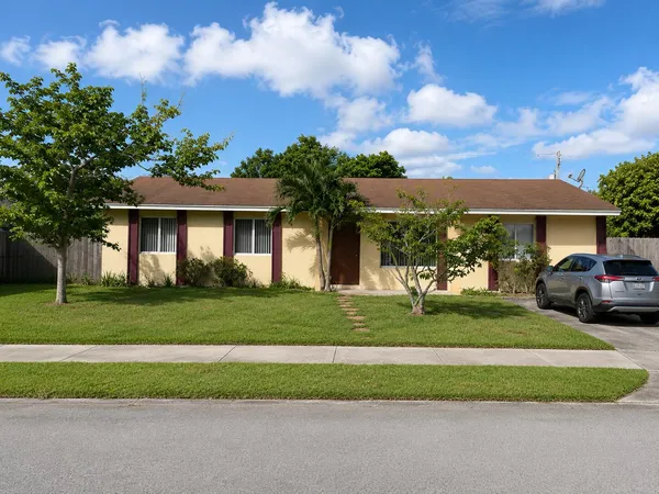 $3,400 | 4231 Southwest 55th Avenue, Davie, FL 33314