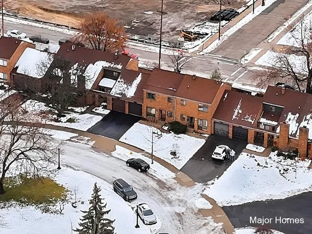 $265,000 | 241 Heritage Commons Street Southeast, Grand Rapids, MI 49503