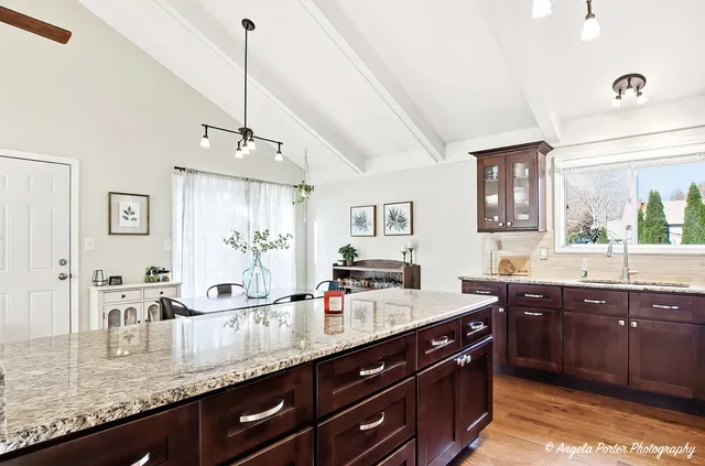 $295,000 | 5106 Greenbrier Drive, McHenry, IL 60050