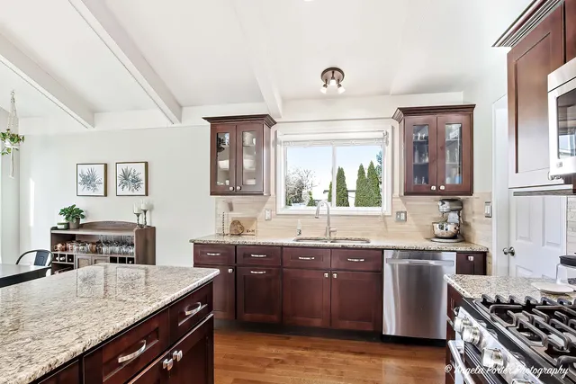 $295,000 | 5106 Greenbrier Drive, McHenry, IL 60050