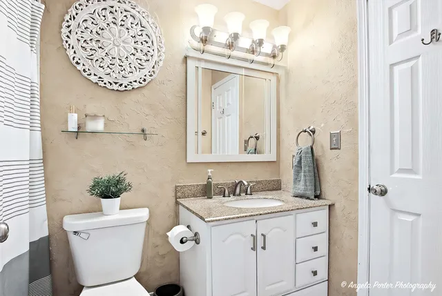 $295,000 | 5106 Greenbrier Drive, McHenry, IL 60050