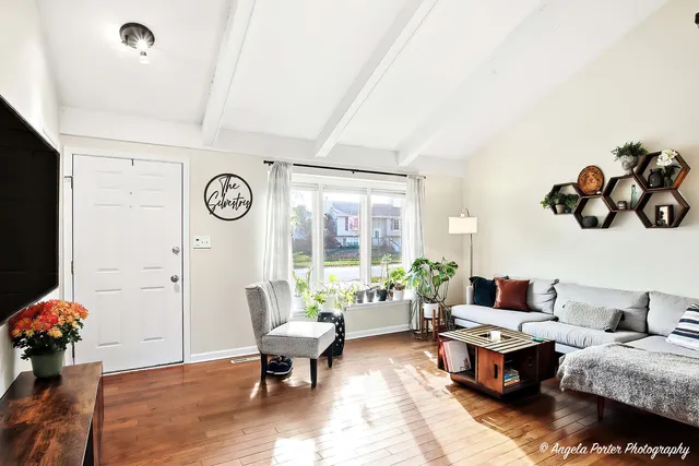 $295,000 | 5106 Greenbrier Drive, McHenry, IL 60050