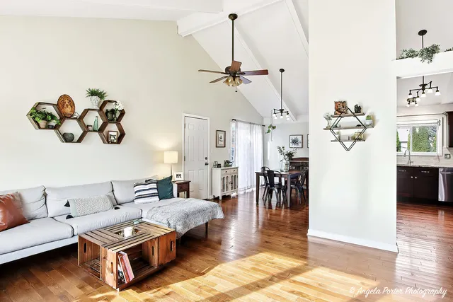 $295,000 | 5106 Greenbrier Drive, McHenry, IL 60050