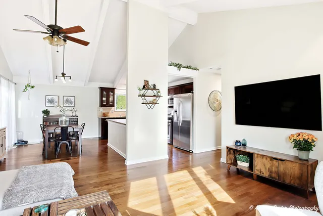 $295,000 | 5106 Greenbrier Drive, McHenry, IL 60050