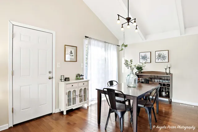 $295,000 | 5106 Greenbrier Drive, McHenry, IL 60050