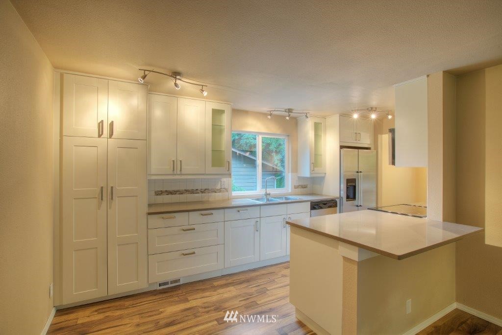 2308 Southeast 19th Street Renton, WA 98055 - Photo 4 of 15