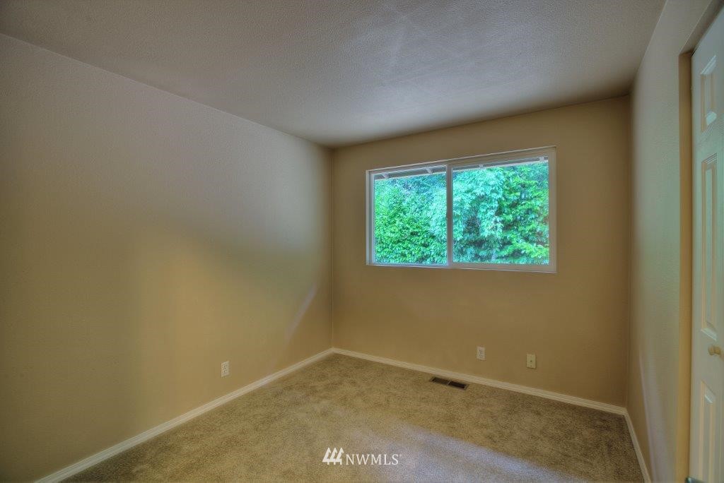 2308 Southeast 19th Street Renton, WA 98055 - Photo 7 of 15