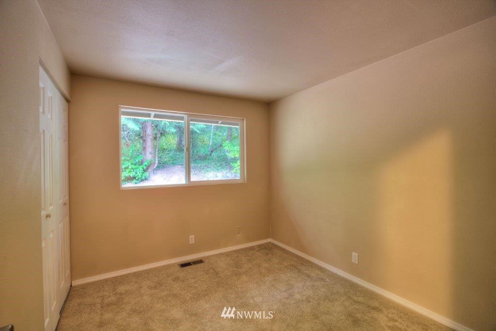 2308 Southeast 19th Street Renton, WA 98055 - Photo 9 of 15