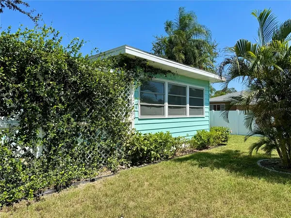 $2,800 | 637 Beltrees Street, Dunedin, FL 34698