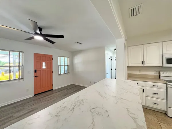 $2,800 | 637 Beltrees Street, Dunedin, FL 34698