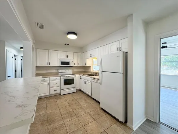 $2,800 | 637 Beltrees Street, Dunedin, FL 34698