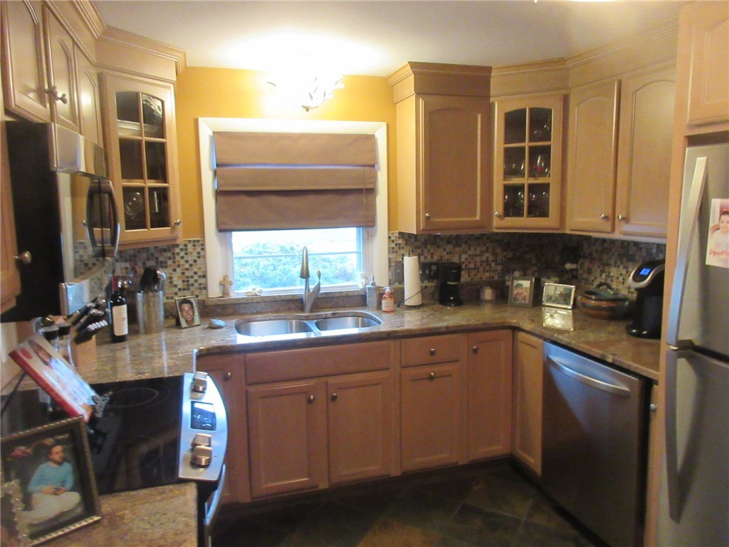 19 Everett Road Cranston, RI 02920 - Photo 11 of 31 Kitchen With Stainless Appliances