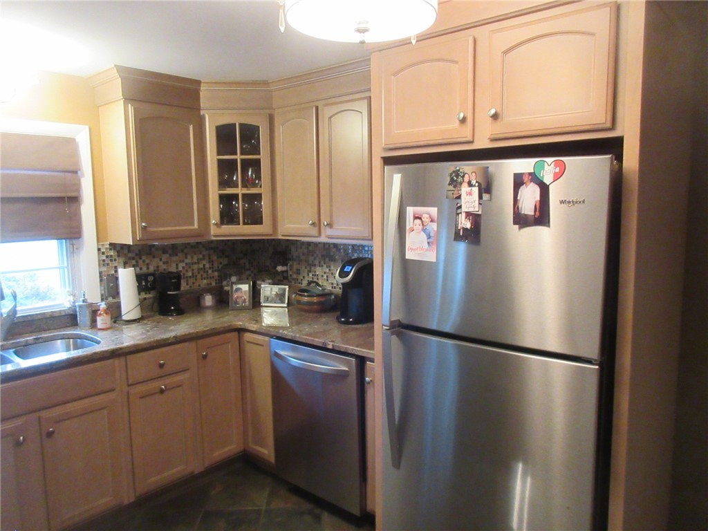 19 Everett Road Cranston, RI 02920 - Photo 10 of 31 Kitchen
