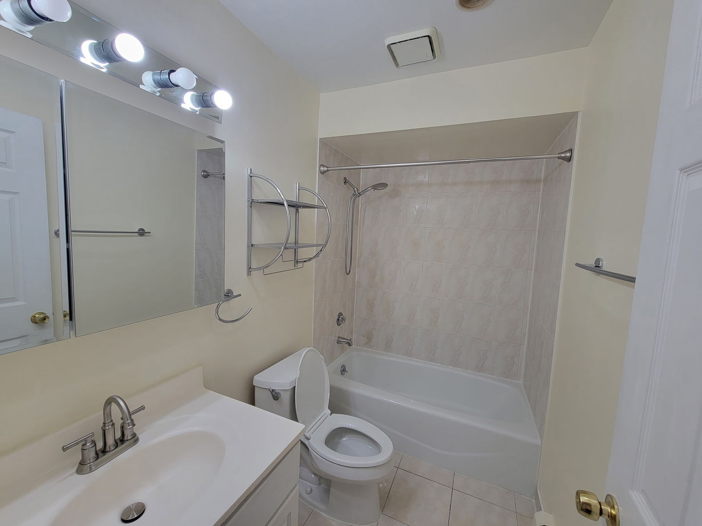 10423 Dearlove Road, Unit 2 Glenview, IL 60025 - Photo 9 of 14 Gallery Image 9