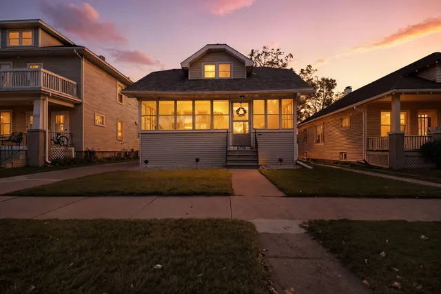 $276,500 | 6720 31st Avenue, Kenosha, WI 53142