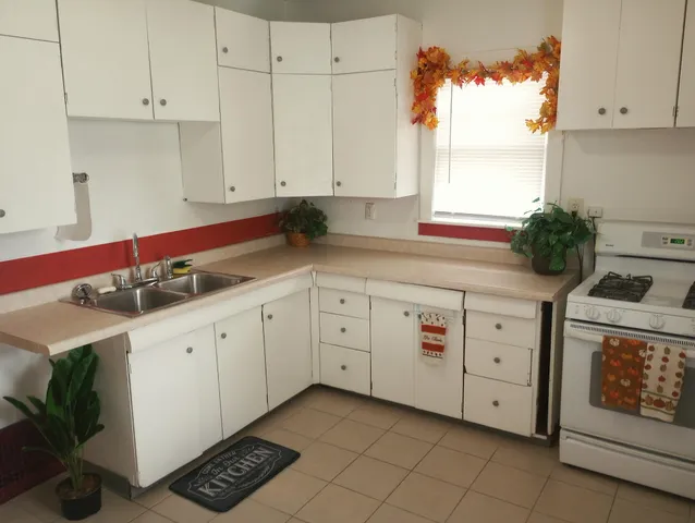 $276,500 | 6720 31st Avenue, Kenosha, WI 53142