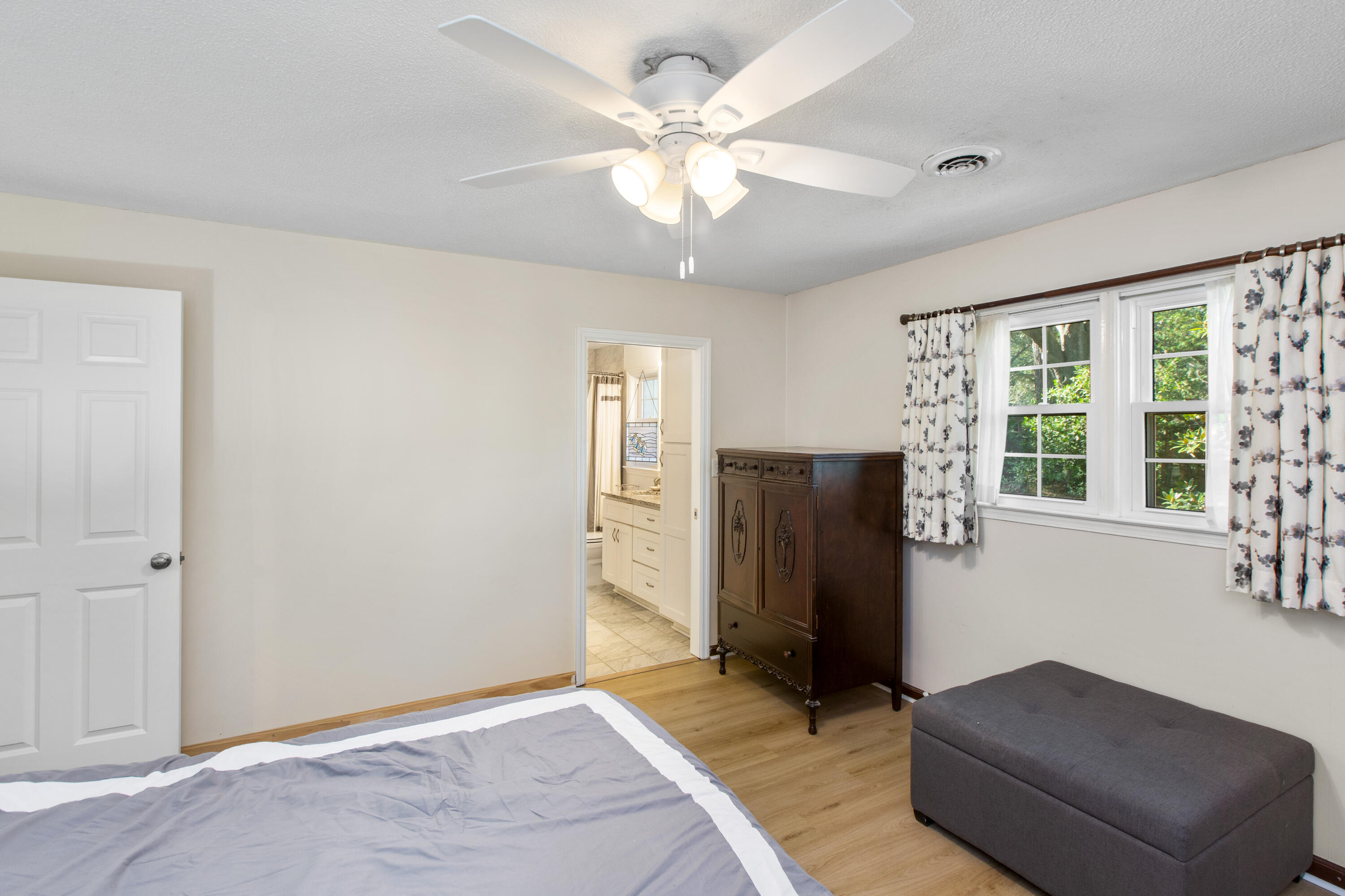 758 Larkwood Road Charleston, SC 29412 - Photo 14 of 43 758 Larkwood Rd_Brett Martin Photography
