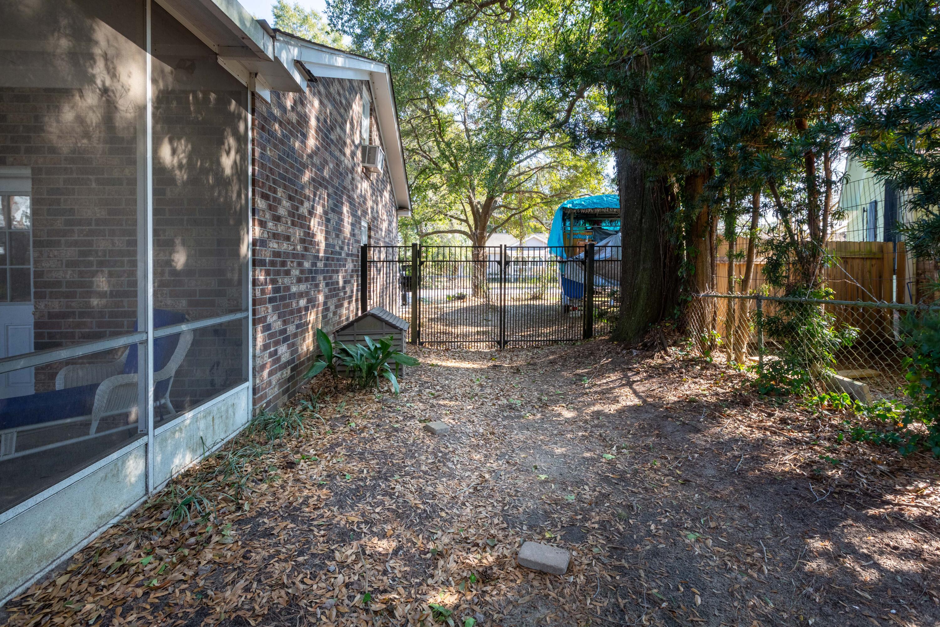758 Larkwood Road Charleston, SC 29412 - Photo 30 of 43 758 Larkwood Rd_Brett Martin Photography