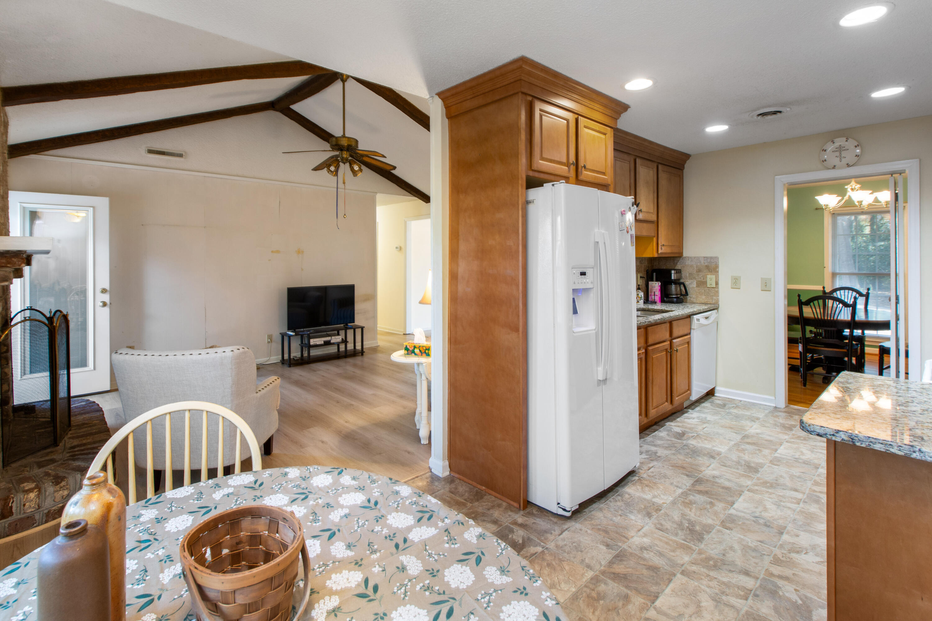 758 Larkwood Road Charleston, SC 29412 - Photo 9 of 43 758 Larkwood Rd_Brett Martin Photography