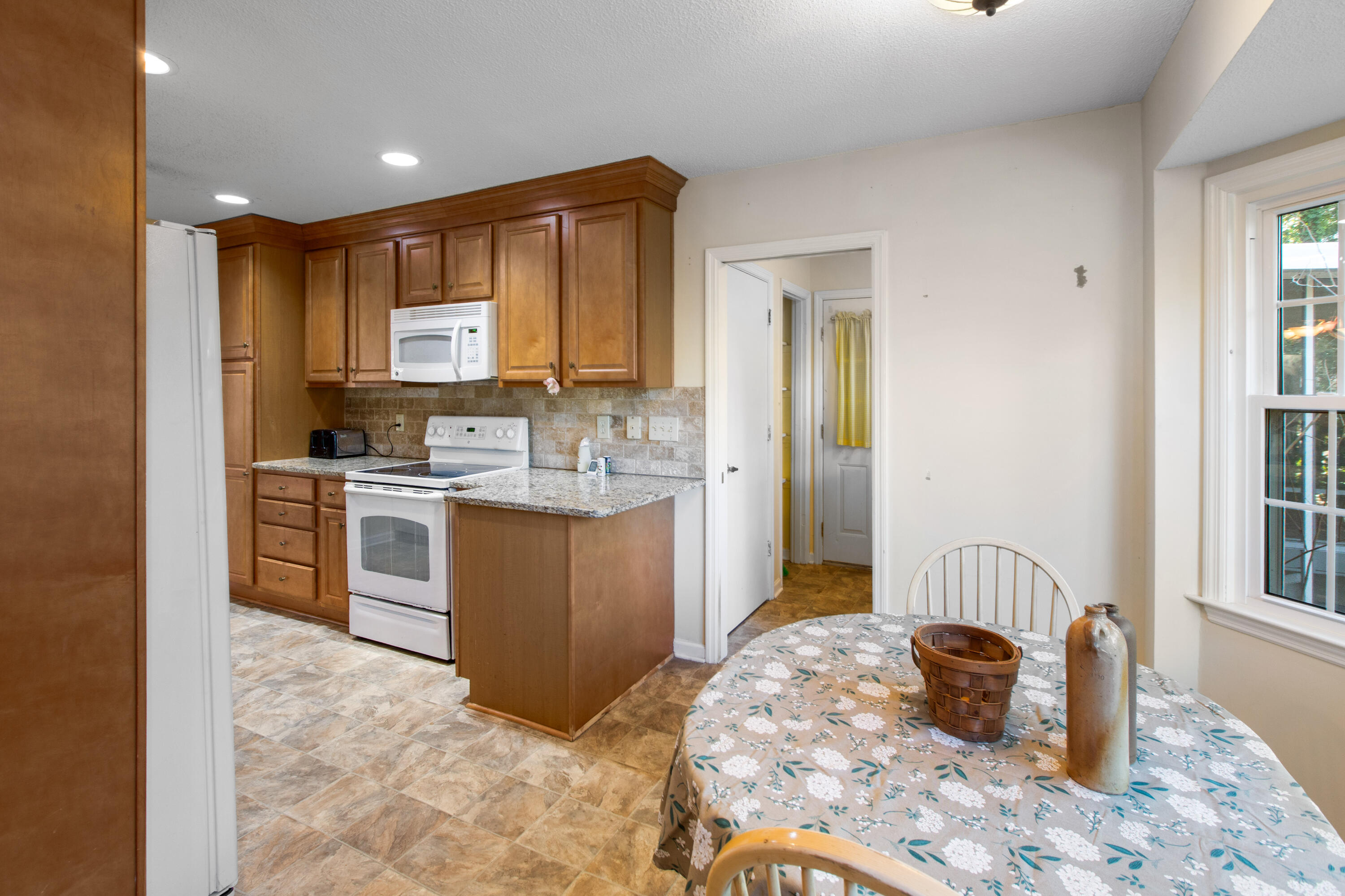 758 Larkwood Road Charleston, SC 29412 - Photo 10 of 43 758 Larkwood Rd_Brett Martin Photography