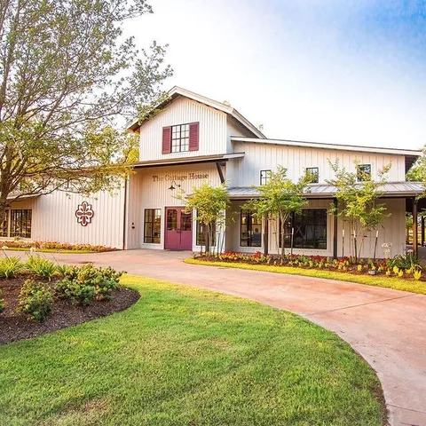 a view of a house with a yard and plants